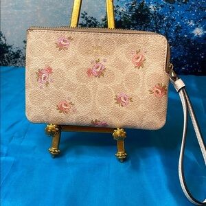 Coach Romantic Floral Beige Wristlet New with Tags